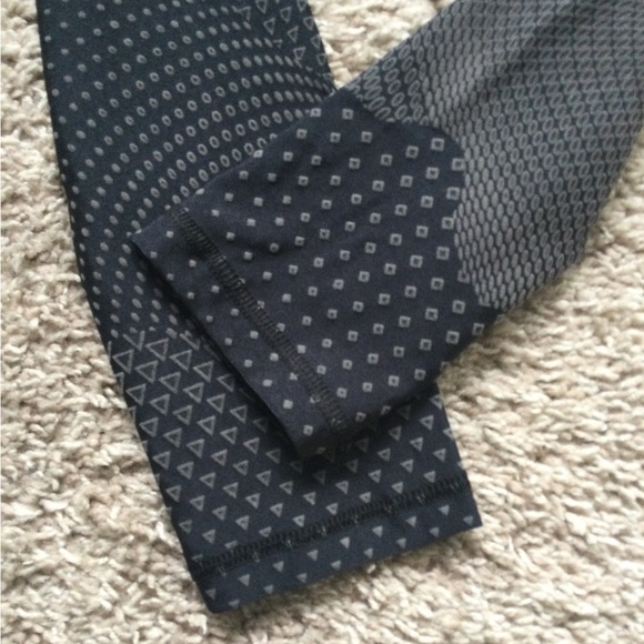 Galaxy Infinity Preto Textured Leggings - Picture 15 of 16